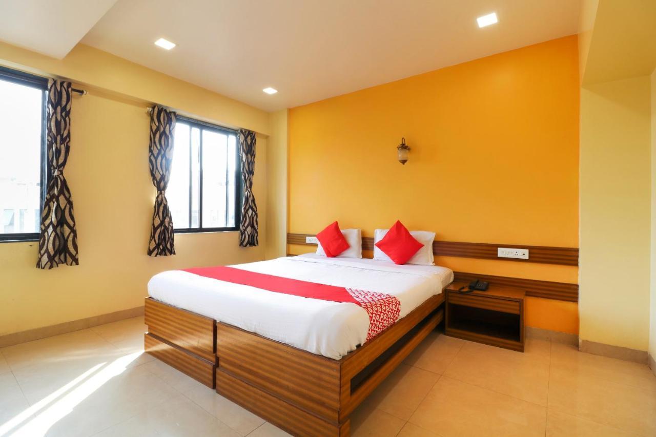 Oyo 10679 Hotel Nanashree Executive Vagholi エクステリア 写真
