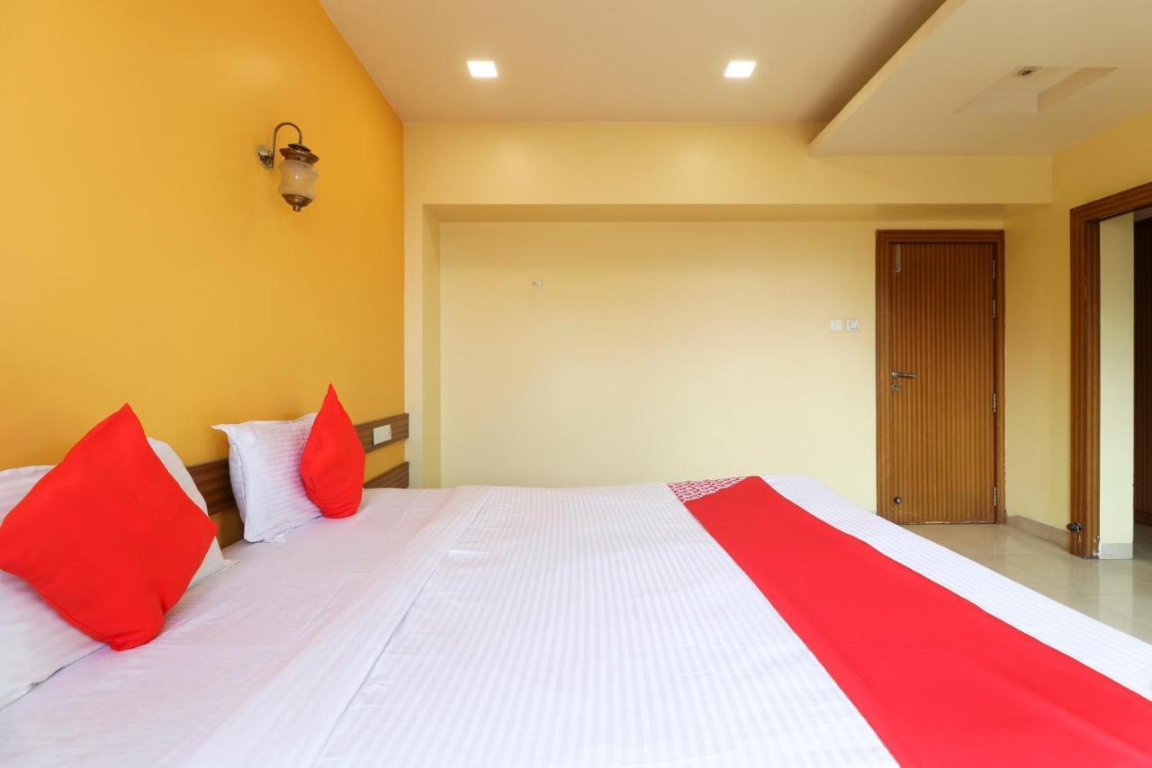 Oyo 10679 Hotel Nanashree Executive Vagholi エクステリア 写真